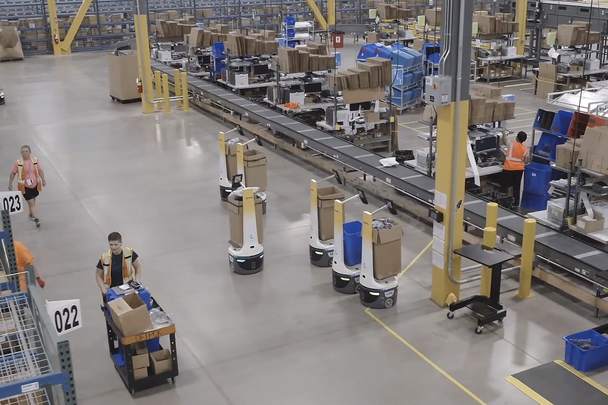 LocusBots in a DHL warehouse