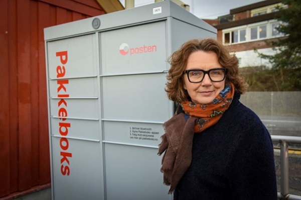 Posten Norge CEO Tone Wille with Swipbox Pakkeboks parcel locker