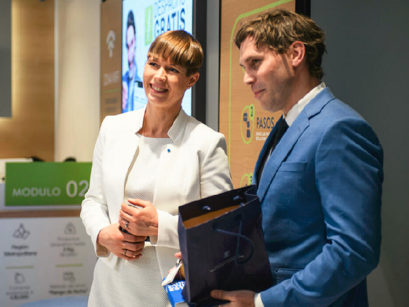 Estonian president Kersti Kaljulaid (left) with Falabella Retail’s COO Tomás Platovsky