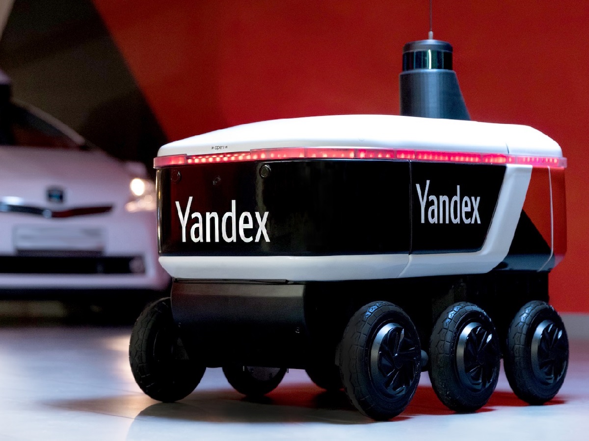 The Yandex.Rover delivery robot