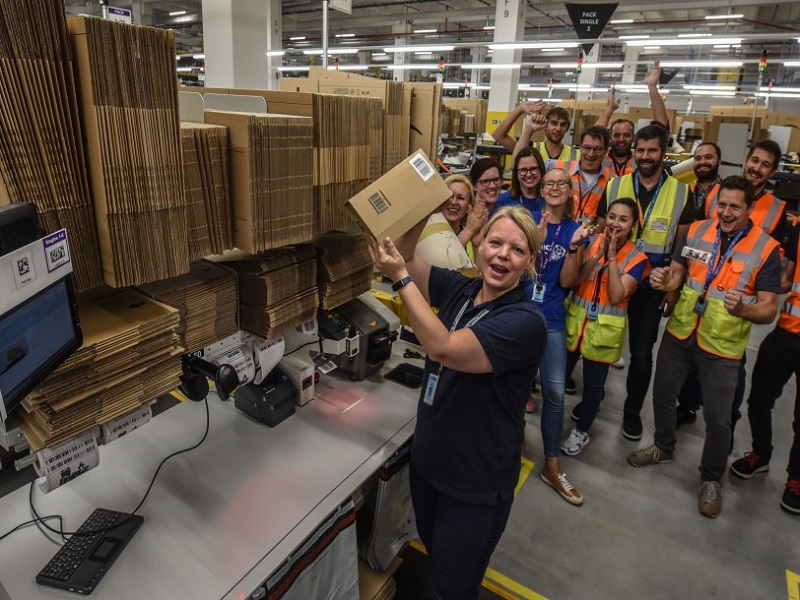 Amazon staff celebrate the first package from Mönchengladbach.
