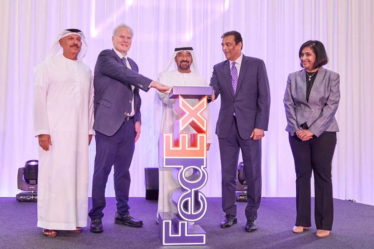 FedEx hub opening with (from left) Khalifa Al Zaffin, Richard Smith, Ahmed bin Saeed Al Maktoum, Raj Subramaniam and Kami Viswanathan